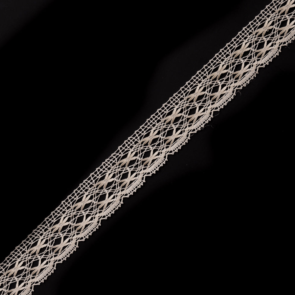 Ivory Crochet Trim w/ Scalloped Edges - 1.25" Ivory Crochet Trim w/ Scalloped Edges - 1.25"