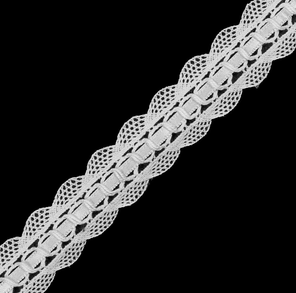 White European Crochet Trim - 0.75 - Detail White European Crochet Trim - 0.75 - Detail
