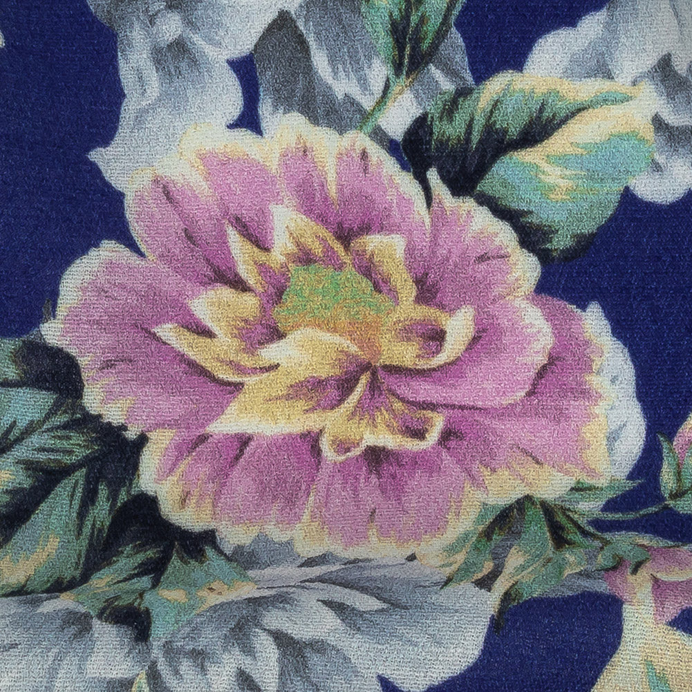Mood Exclusive Royal Antique Rose Petals Gauzy Viscose Crepe - Detail Mood Exclusive Royal Antique Rose Petals Gauzy Viscose Crepe - Detail