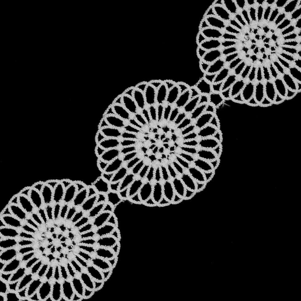 Oscar de la Renta White Lace Trim - 2" Detail Oscar de la Renta White Lace Trim - 2" Detail