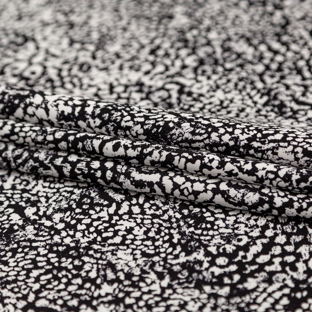 Jason Wu Black and White Abstract Silk Crepe de Chine Folded Jason Wu Black and White Abstract Silk Crepe de Chine Folded