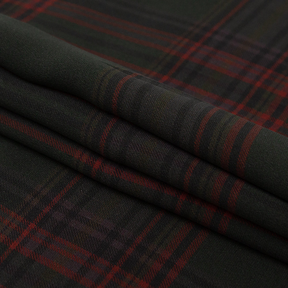 Ralph Lauren Green and Red Plaid Silk Crepe de Chine with Reverse Ermine Face Folded Ralph Lauren Green and Red Plaid Silk Crepe de Chine with Reverse Ermine Face Folded