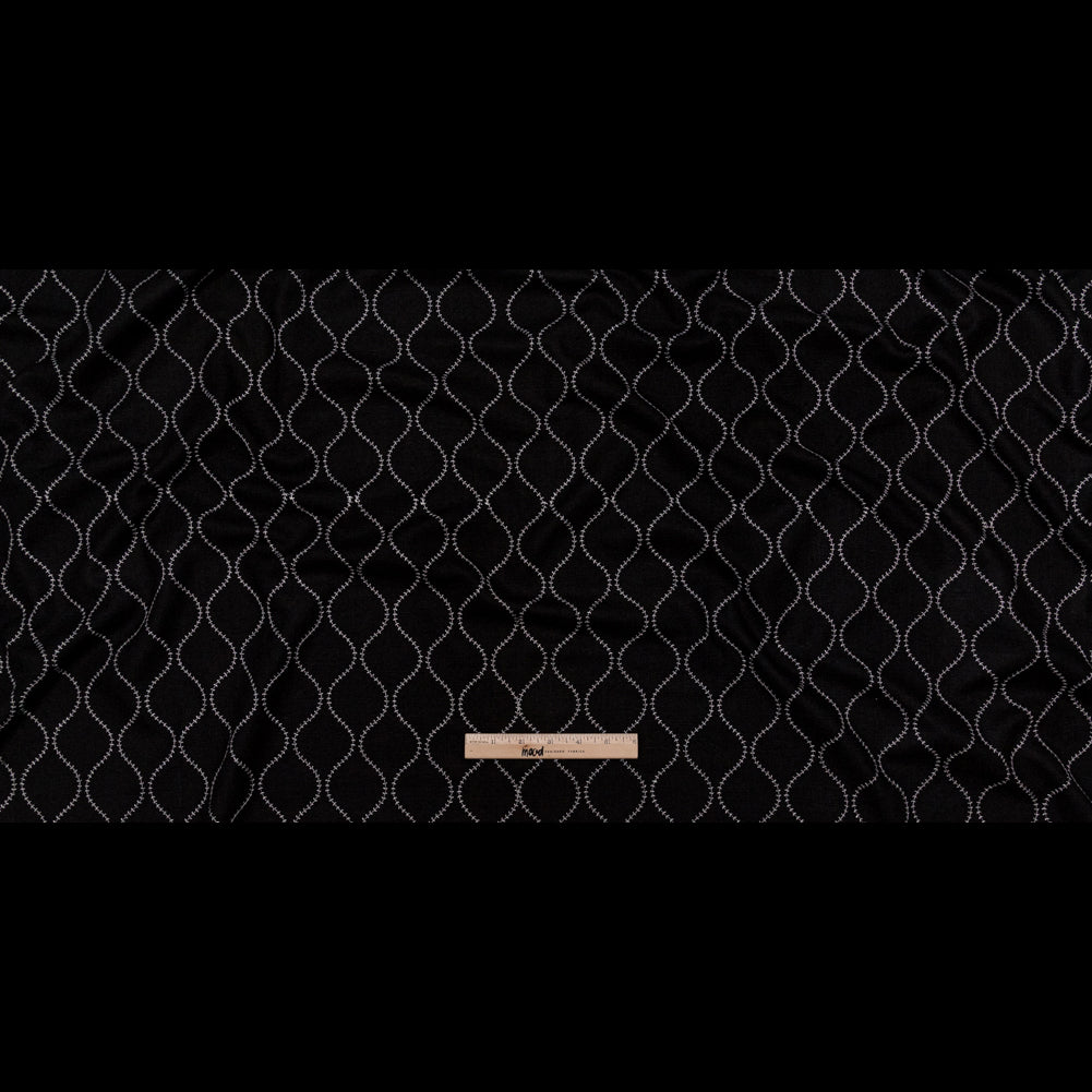 Raven and Brilliant White Ogee Stitched Raw Silk Matka Full Raven and Brilliant White Ogee Stitched Raw Silk Matka Full