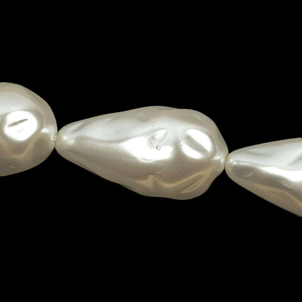 Vintage Faux Pearl Teardrop Beads Strand - 1" x 0.5" Detail Vintage Faux Pearl Teardrop Beads Strand - 1" x 0.5" Detail