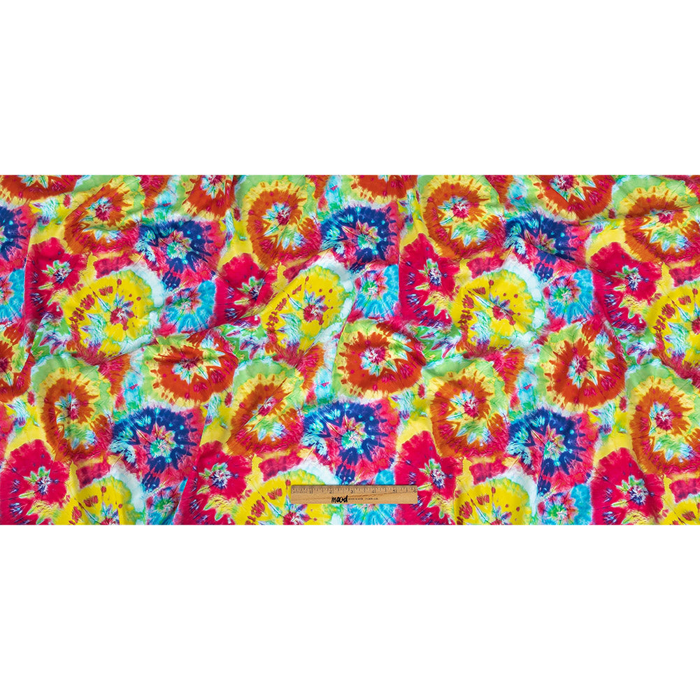 Traje de baño de compresión con protección UV y estampado tie-dye arrugado de arcoíris brillante, confeccionado en tricot con microcápsulas de aloe vera. Traje de baño de compresión con protección UV y estampado tie-dye arrugado de arcoíris brillante, confeccionado en tricot con microcápsulas de aloe vera.