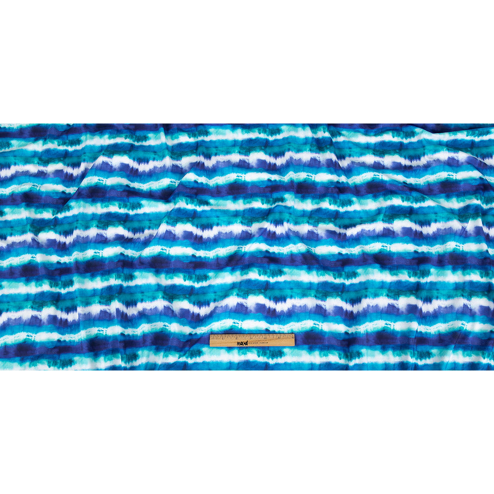 Traje de baño de compresión de tricot, con protección UV y microcápsulas de aloe vera - Rayas tie-dye en azul ultramarino intenso, verde azulado y blanco - Colección Caye Traje de baño de compresión de tricot, con protección UV y microcápsulas de aloe vera - Rayas tie-dye en azul ultramarino intenso, verde azulado y blanco - Colección Caye