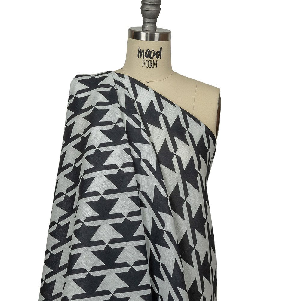 Black and White Oversized Houndstooth Printed Medium Weight Linen Woven Drape Black and White Oversized Houndstooth Printed Medium Weight Linen Woven Drape
