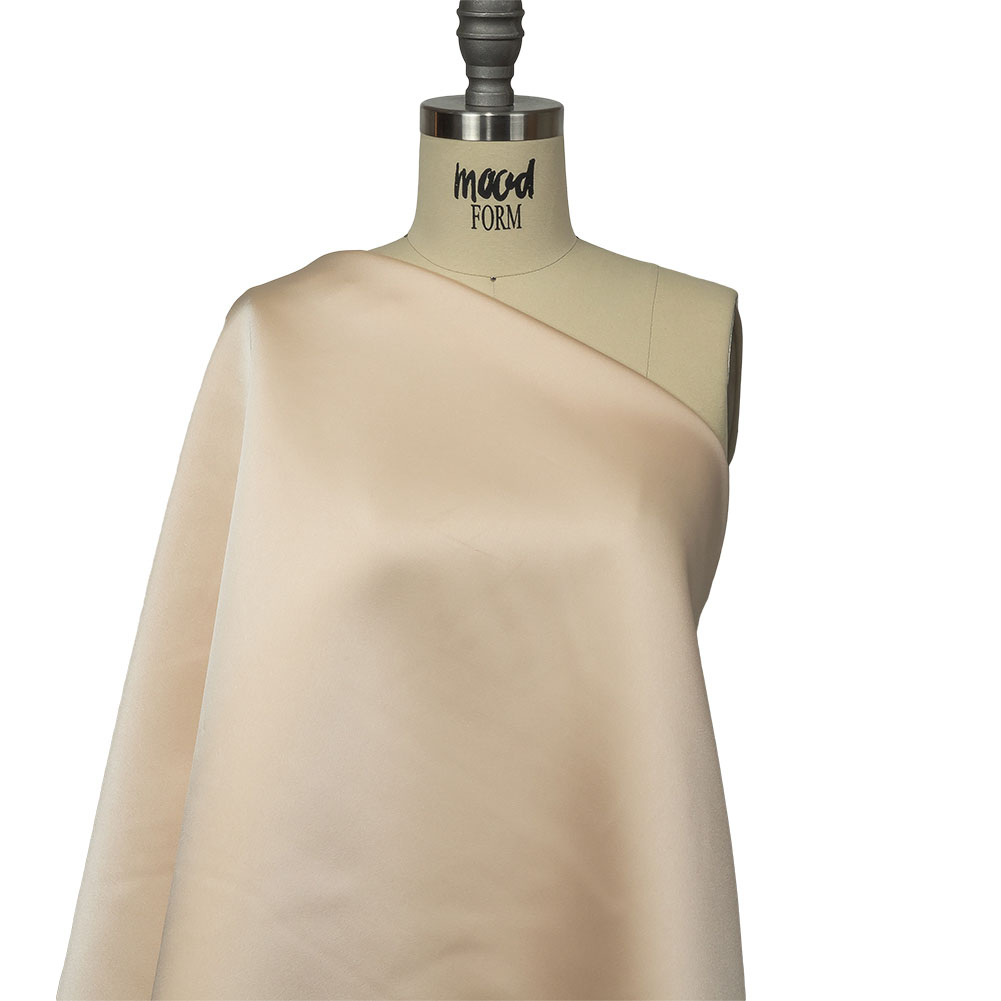 Carolina Herrera Italian Cream Peach Polyester Duchesse Satin Drape Carolina Herrera Italian Cream Peach Polyester Duchesse Satin Drape
