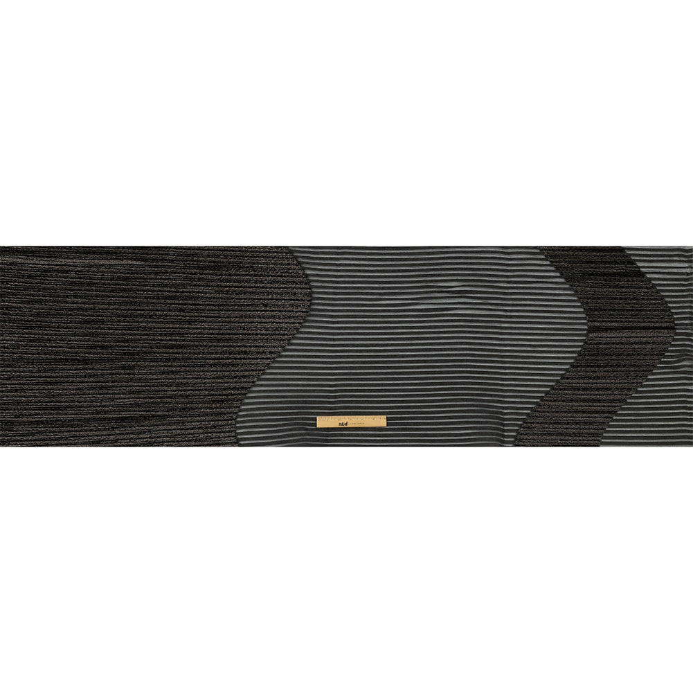Brocado metálico negro ondulado plisado de lujo con efecto burnout. Brocado metálico negro ondulado plisado de lujo con efecto burnout.