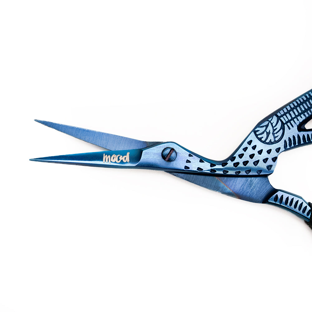 Mood Metallic Blue Stork Embroidery Snips with Matte Rubber Grips - 4.5" Mood Metallic Blue Stork Embroidery Snips with Matte Rubber Grips - 4.5"