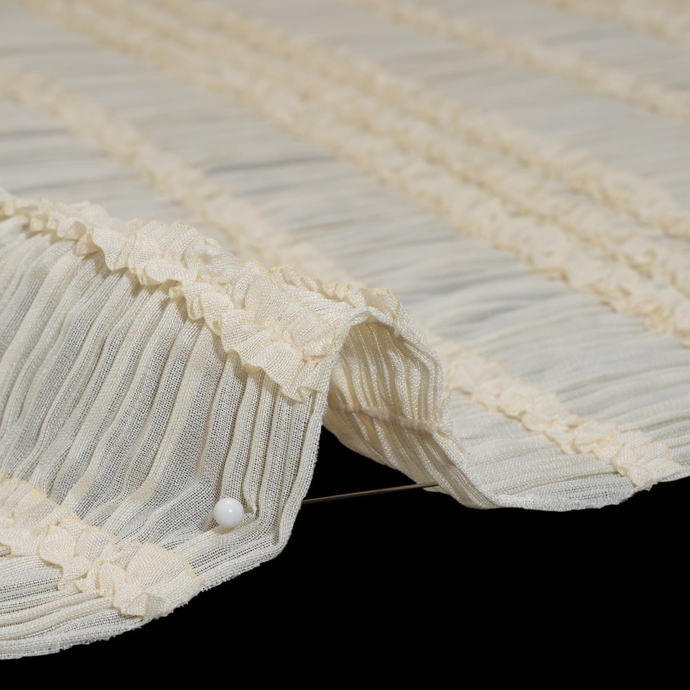 Tejido de poliéster transparente fruncido y con volantes - Crema - Artículo de diseñador sin usar Tejido de poliéster transparente fruncido y con volantes - Crema - Artículo de diseñador sin usar