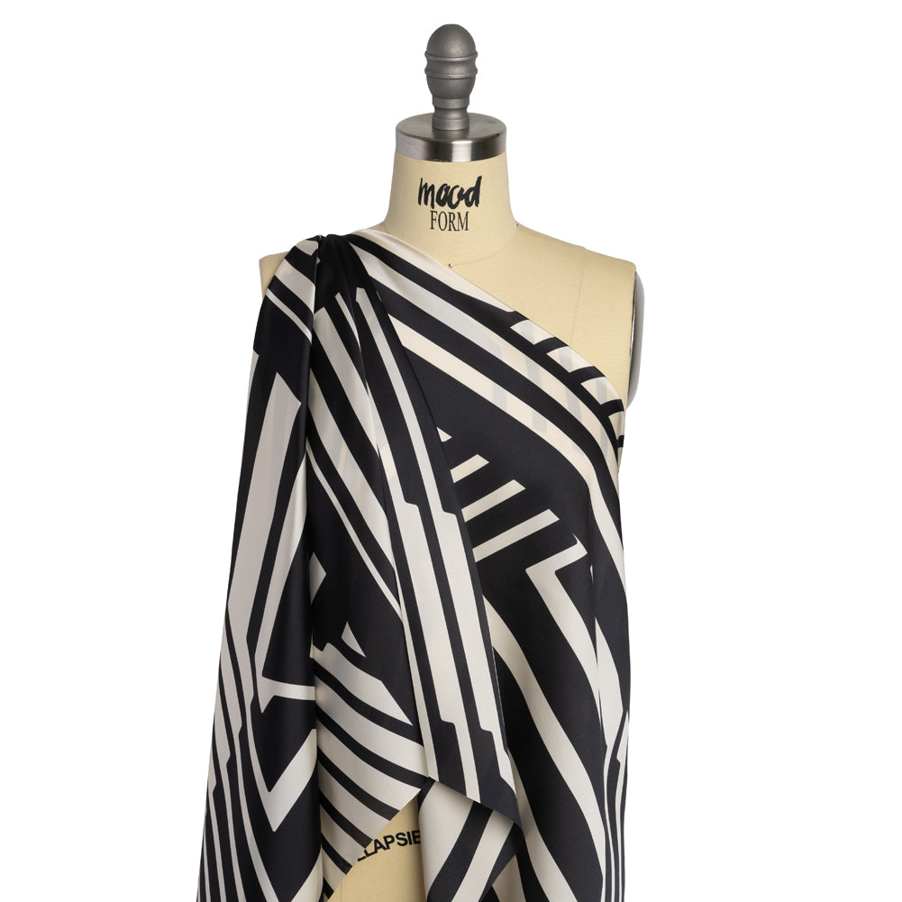 Satin-Faced Polyester Twill - Black and Ivory Geometric Stripes - Made in Italy Drape Satin-Faced Polyester Twill - Black and Ivory Geometric Stripes - Made in Italy Drape