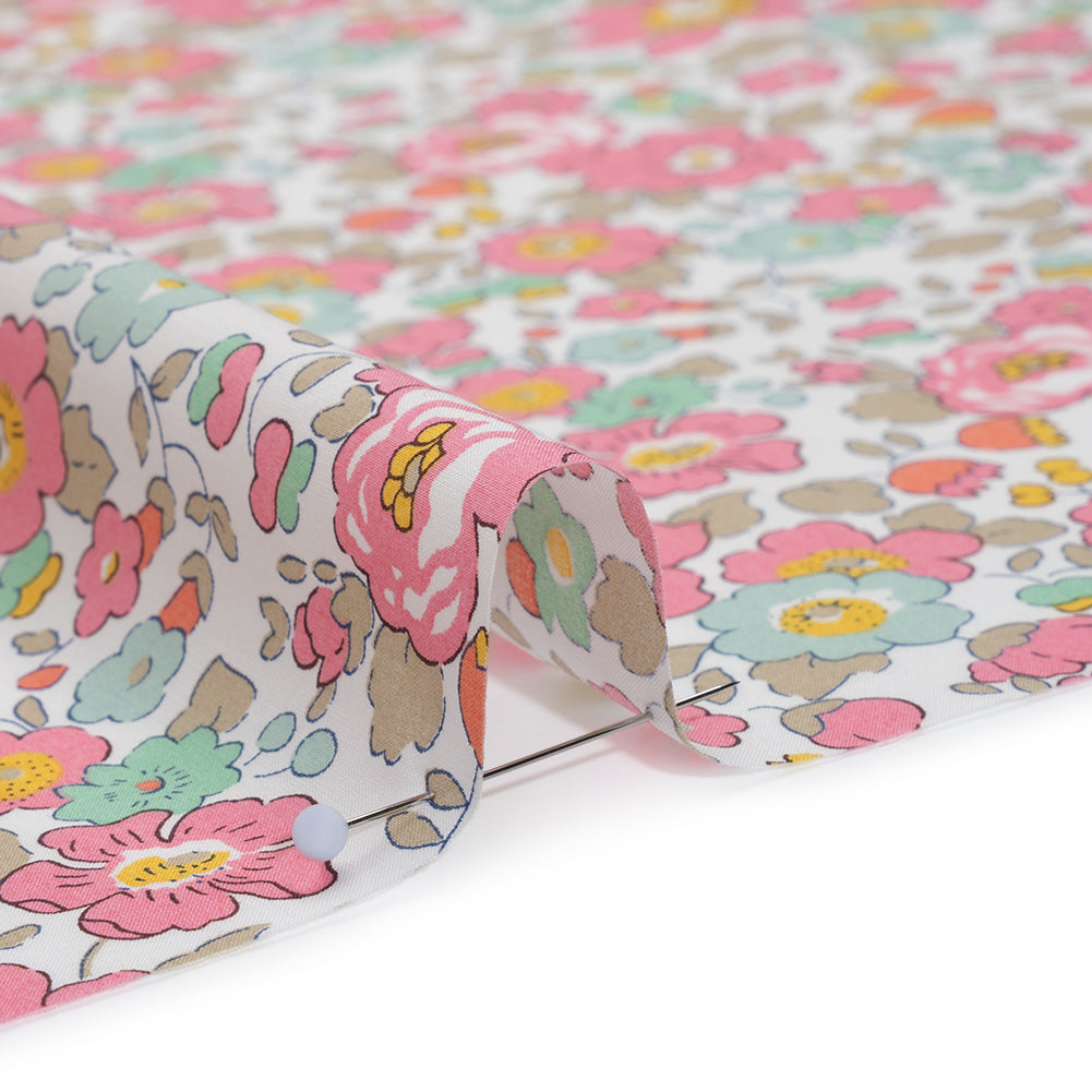 Liberty Fabrics Tana Lawn® - Betsy Light Pink - Pink, Baby Blue and Greenish Beige Floral - Detail Liberty Fabrics Tana Lawn® - Betsy Light Pink - Pink, Baby Blue and Greenish Beige Floral - Detail