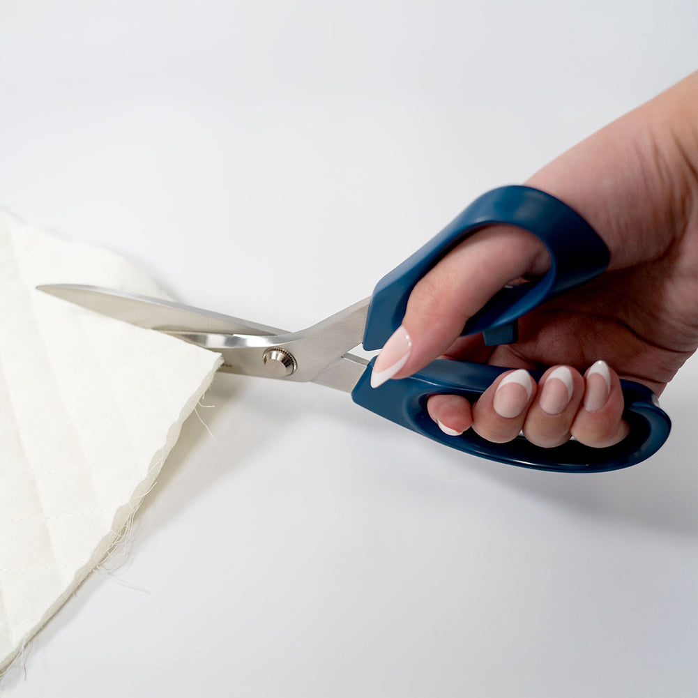 Clover Large Patchwork Scissors with Serrated Blades - 9.5" - Detail - Image 2 of 3 Clover Large Patchwork Scissors with Serrated Blades - 9.5" - Detail - Image 2 of 3