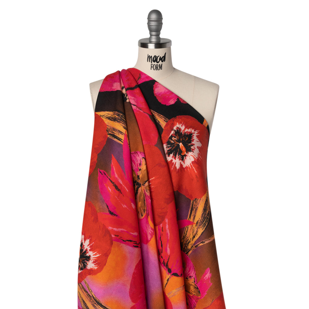 Linen and Rayon Woven - Magenta, Scarlet and Brown Big Painterly Flowers - Mood Exclusive Poppy Panorama Print - Drape Linen and Rayon Woven - Magenta, Scarlet and Brown Big Painterly Flowers - Mood Exclusive Poppy Panorama Print - Drape