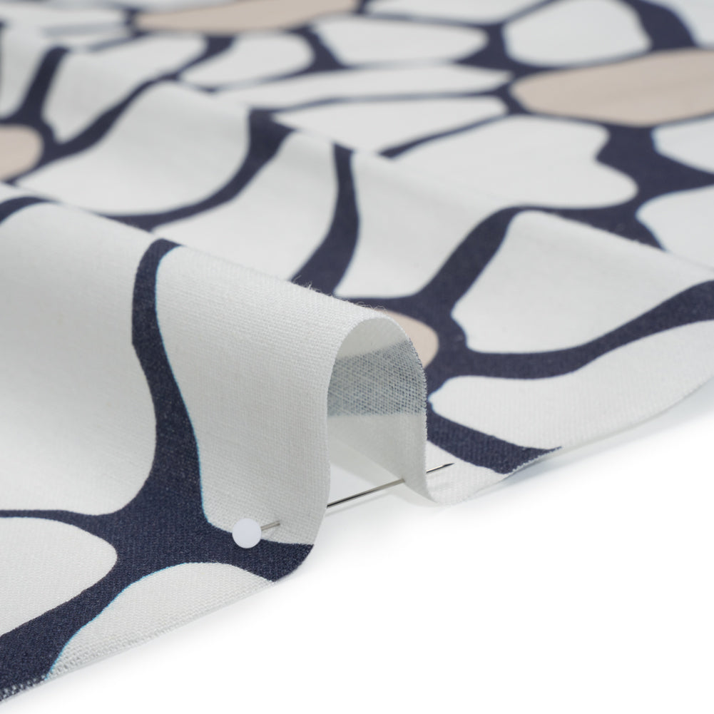 Linen and Rayon Woven - Dark Blue, White and Beige Abstract Daisies - Mood Exclusive Dilly-Dally Daisies Print - Detail Linen and Rayon Woven - Dark Blue, White and Beige Abstract Daisies - Mood Exclusive Dilly-Dally Daisies Print - Detail
