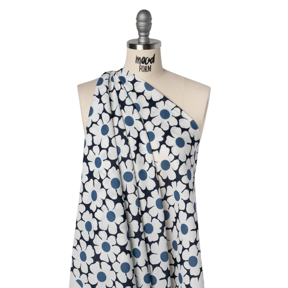 Slubbed Gauzy Cotton Woven - Navy, Blue and White Retro Daisies - Mood Exclusive Dancing Daisies Print Slubbed Gauzy Cotton Woven - Navy, Blue and White Retro Daisies - Mood Exclusive Dancing Daisies Print