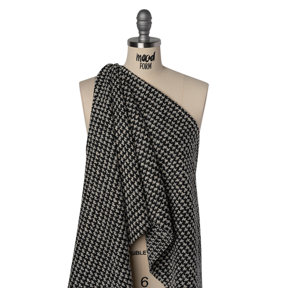 Polyester and Wool Blend Boucle Tweed with Baby Sequins - Black and White Checks Drape Polyester and Wool Blend Boucle Tweed with Baby Sequins - Black and White Checks Drape
