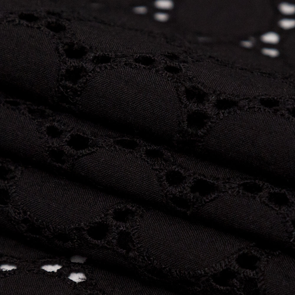 Famous NYC Designer After Dark Circular Embroidered Cotton Eyelet Folded Famous NYC Designer After Dark Circular Embroidered Cotton Eyelet Folded