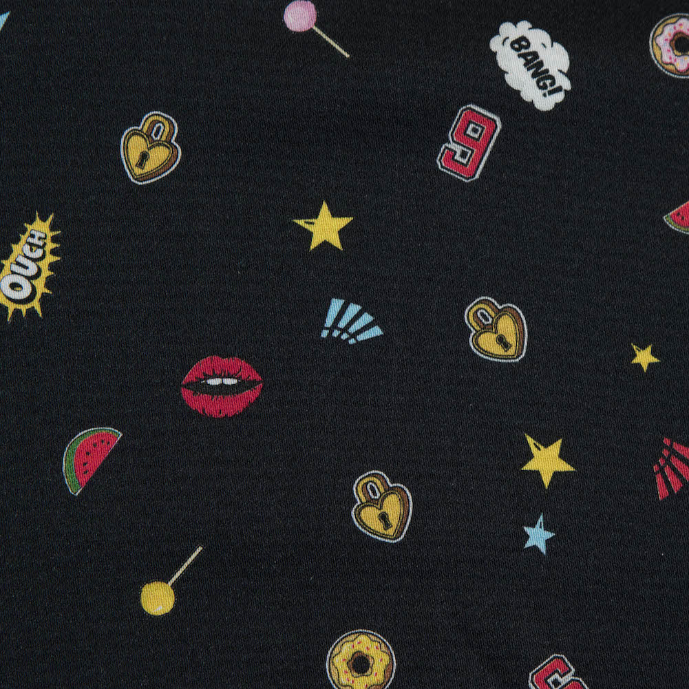 Satén de algodón elástico - Iconos pop negros - Estampado de caramelos y combate en negro - Colección exclusiva de cómics de Mood Satén de algodón elástico - Iconos pop negros - Estampado de caramelos y combate en negro - Colección exclusiva de cómics de Mood