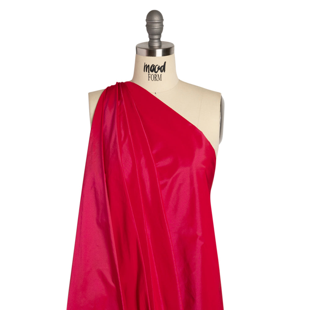 Polyester Taffeta Made in Italy - Raspberry - Premium Collection Detail Polyester Taffeta Made in Italy - Raspberry - Premium Collection Detail
