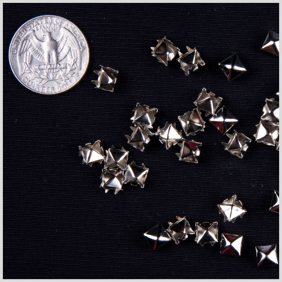 1/4" Silver Pyramid Nailheads