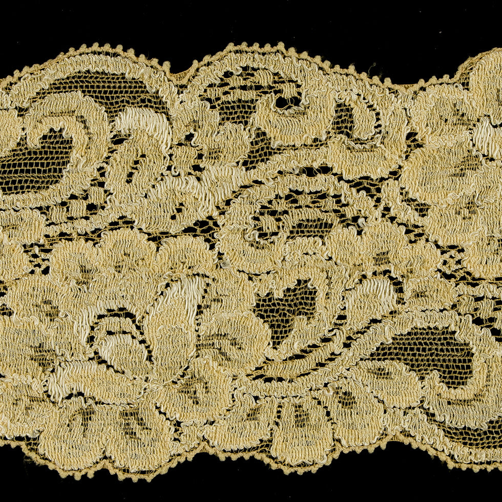 3 Yellow Stetch Lace Trim - Detail