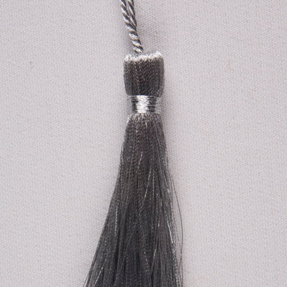 3.5" Metallic Silver Basic Tassel Detail