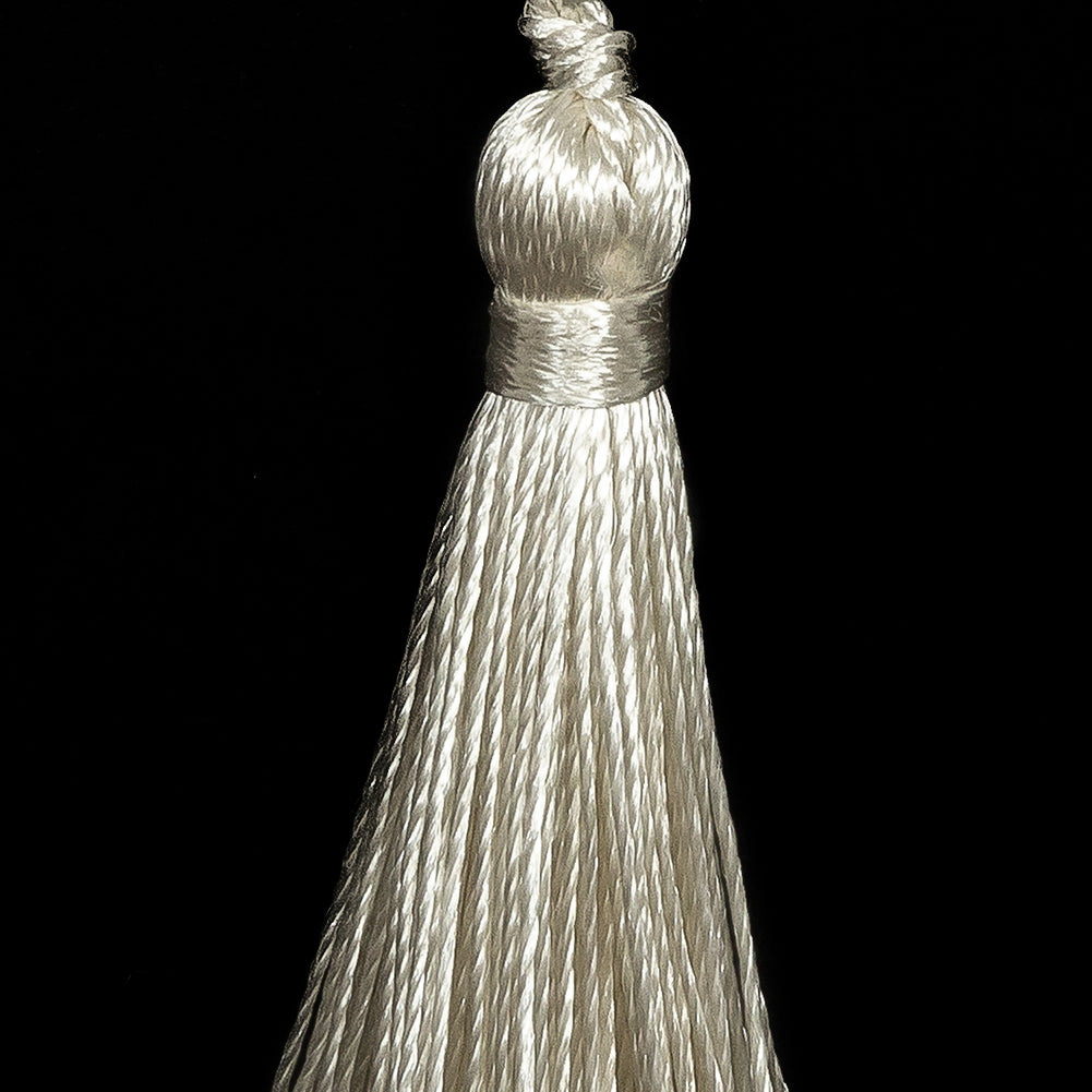 2 Ivory Basic Tassel - Detail