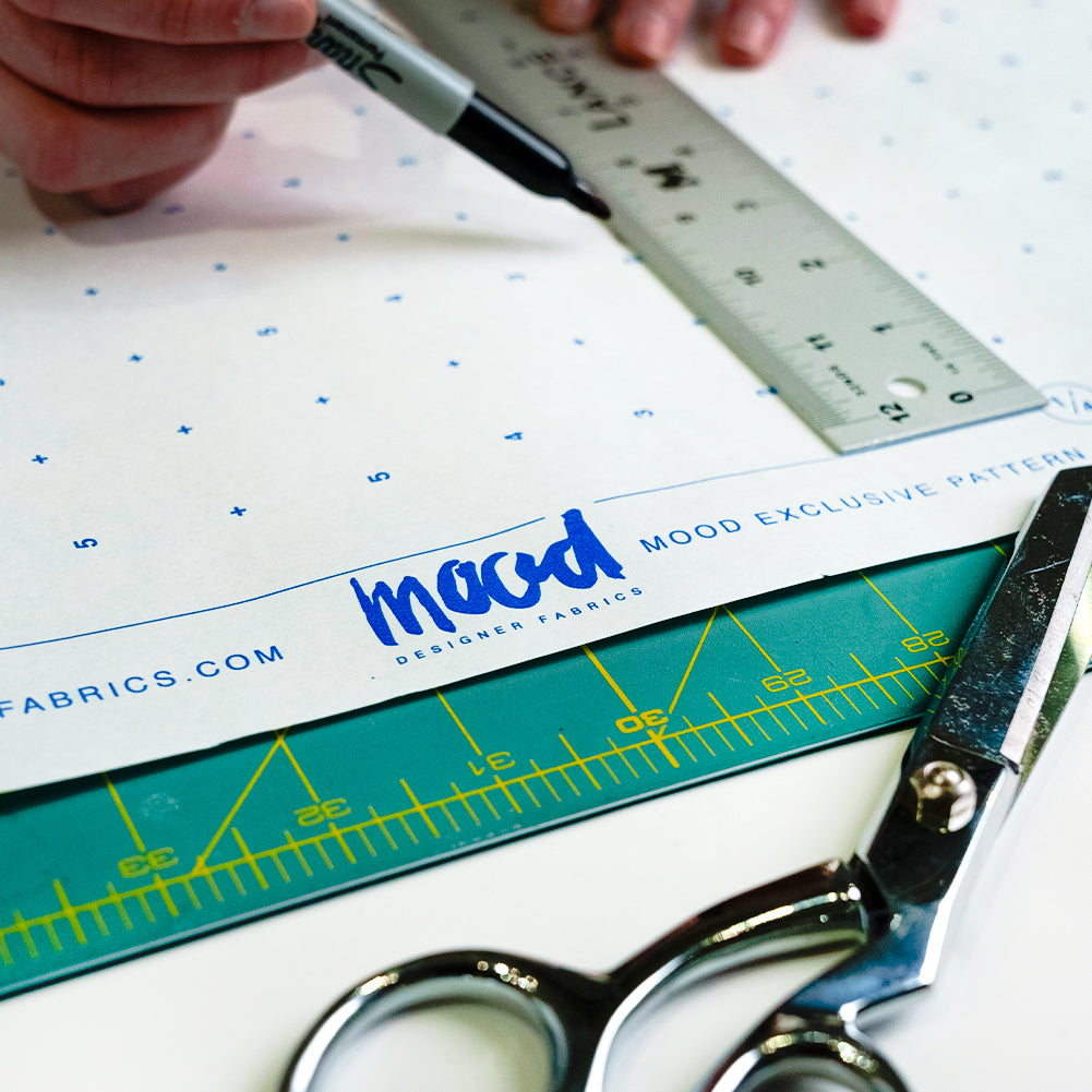 Mood Exclusive Dotted Pattern Paper - 100 Yard Roll - Detail