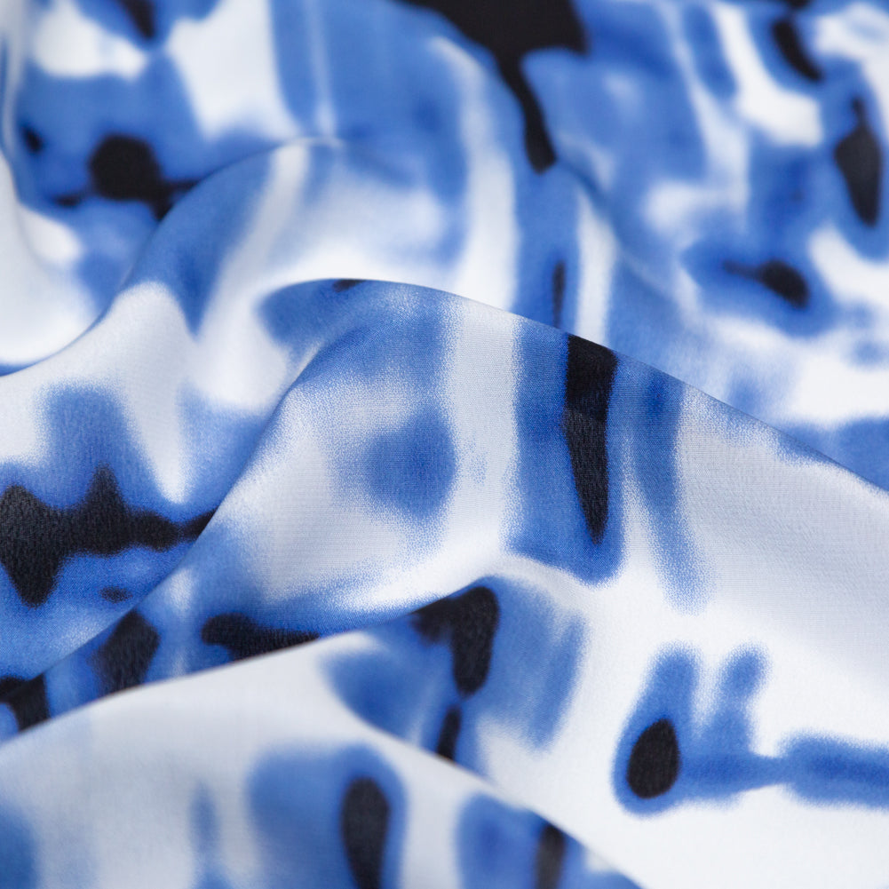 Karen Kane Riviera and White Abstract Silk Crepe de Chine Detail