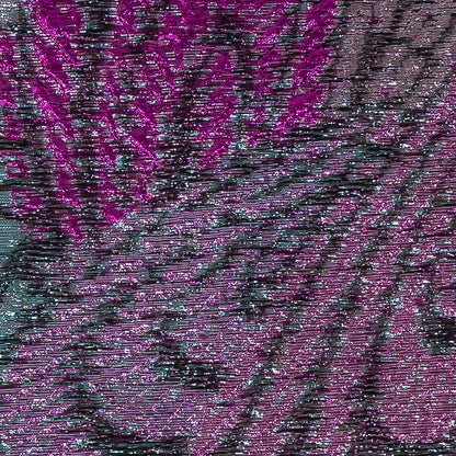 Brocado de lujo con plumas de pavo real en magenta metálico, oro rosa y aguamarina