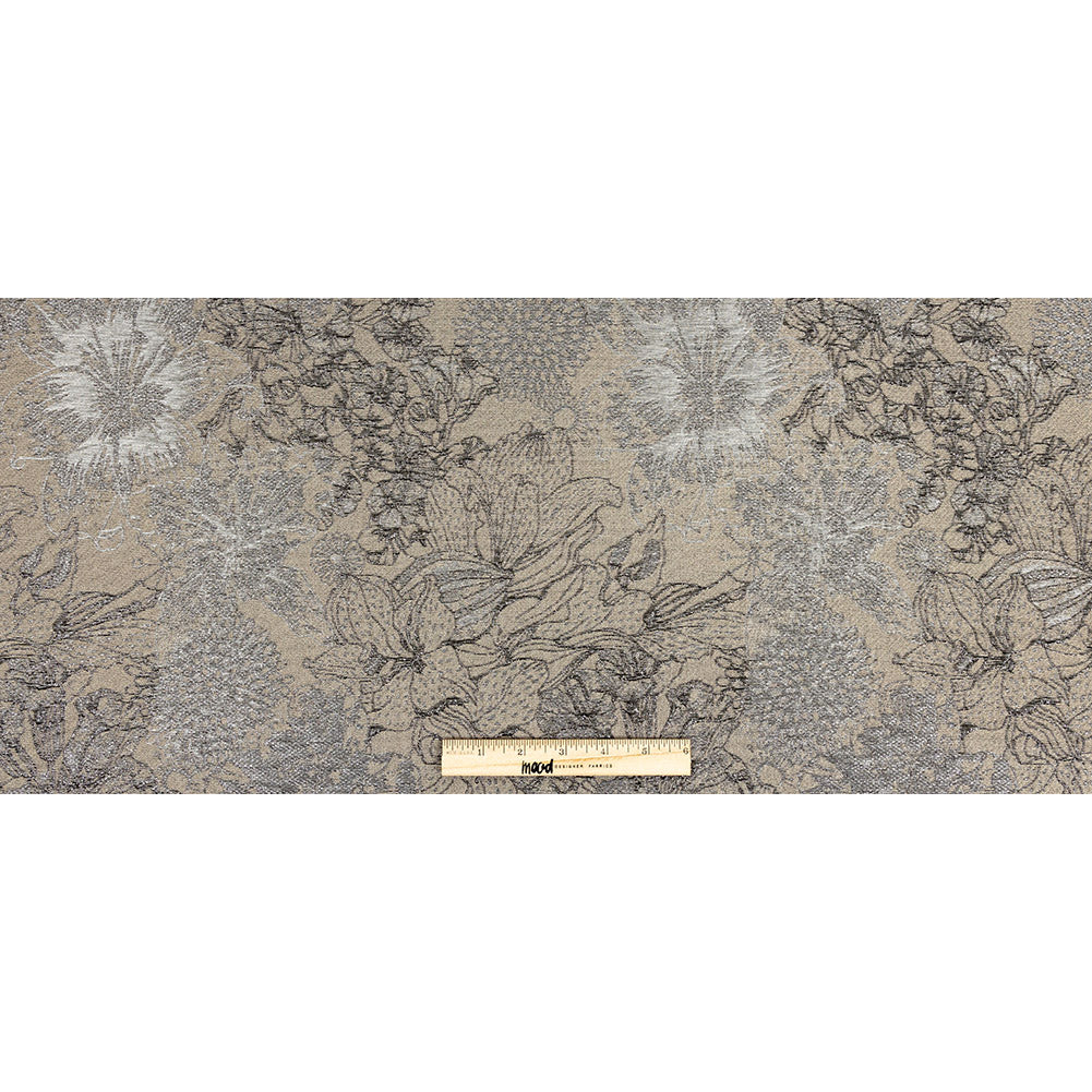 Brocado floral de lujo en color gris plomo metalizado y topo