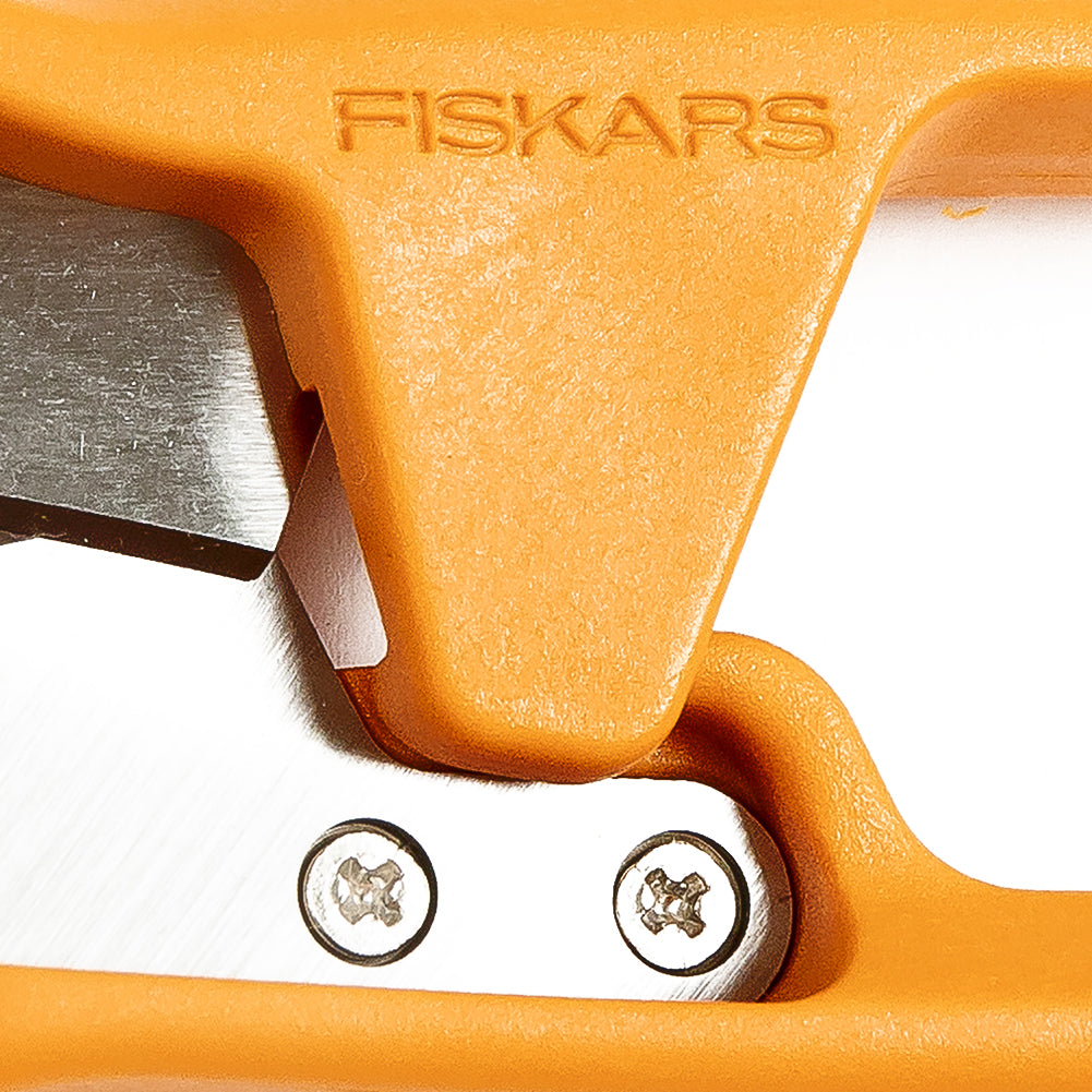 Fiskar's Premier Spring Action Thread Snips Detail