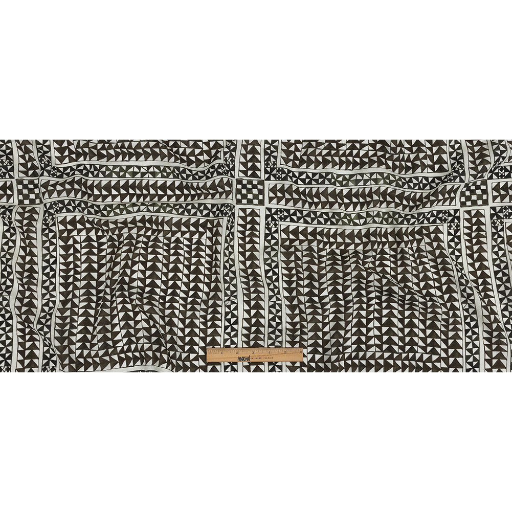 Lightweight Viscose-Linen Woven Print - Black and White Triangle Paths - Mood Exclusive Large Inverted Opposites Folded