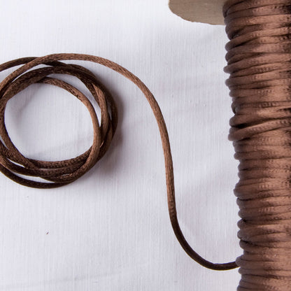 1mm Medium Brown Rattail Cord Detail