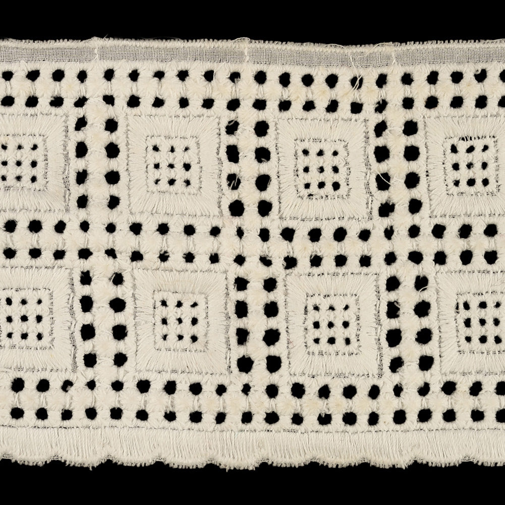 White Windows Venise Lace Trim with Scalloped Edge - 3" Detail