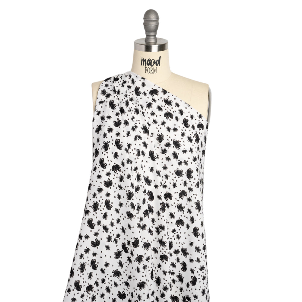 Mood Exclusive Small Lazy Lotus Polyester Crepe Drape