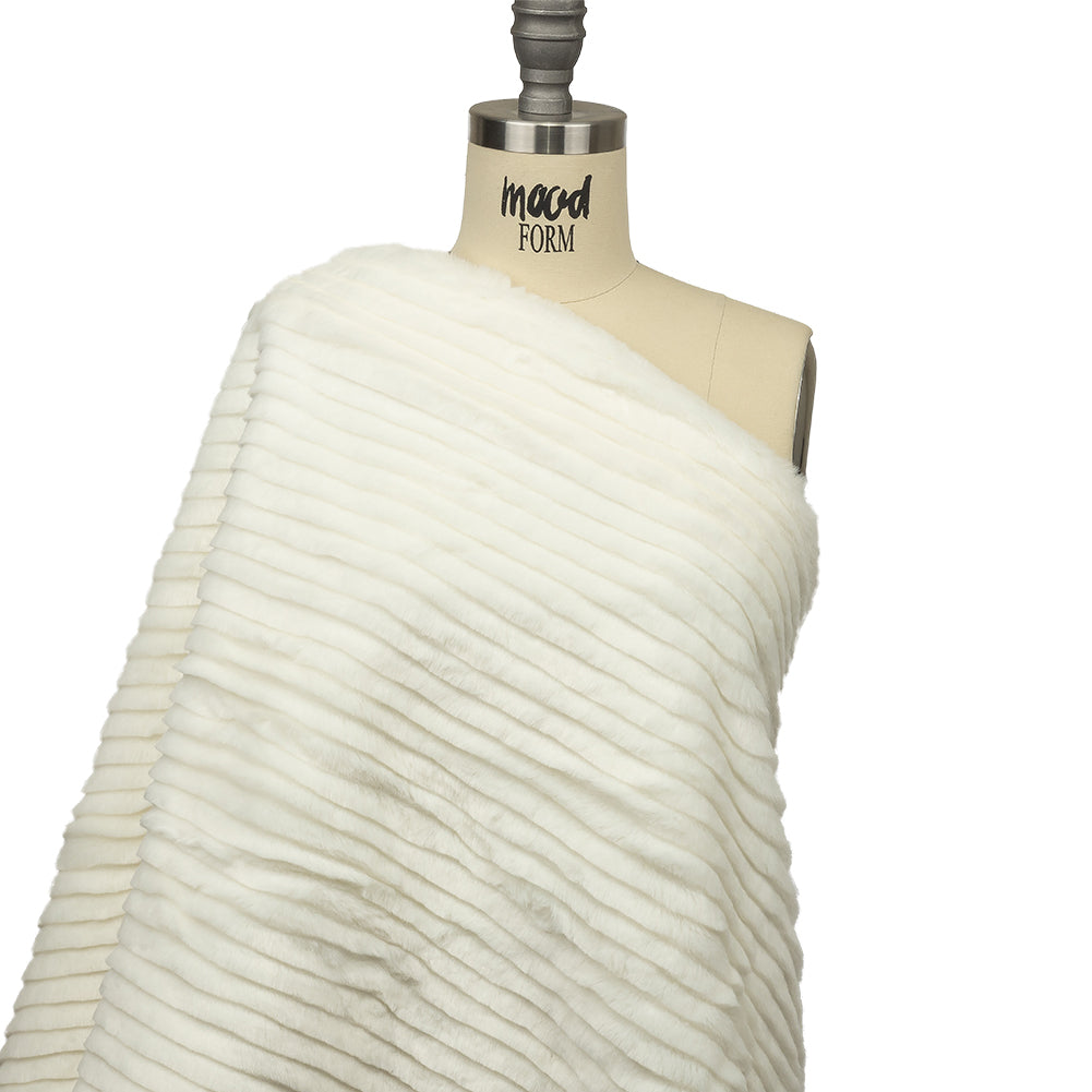 Star White Ribbed Luxury Faux Fur Drape