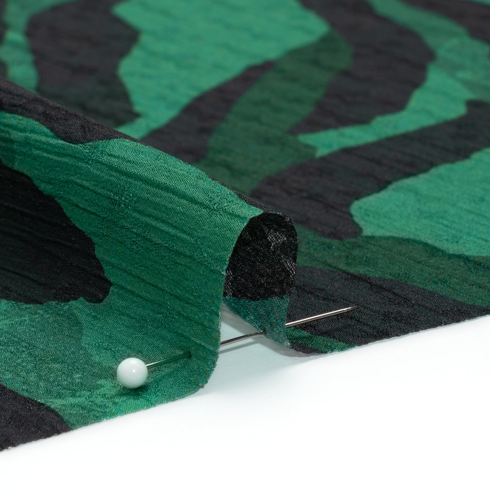 Geometric Crinkled Polyester Jacquard - Green and Black Animal Stripes - Made in Italy Detail