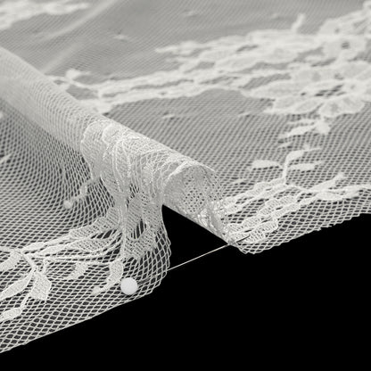 Chantilly Lace with Scalloped Borders - Ivory Classic Flowers