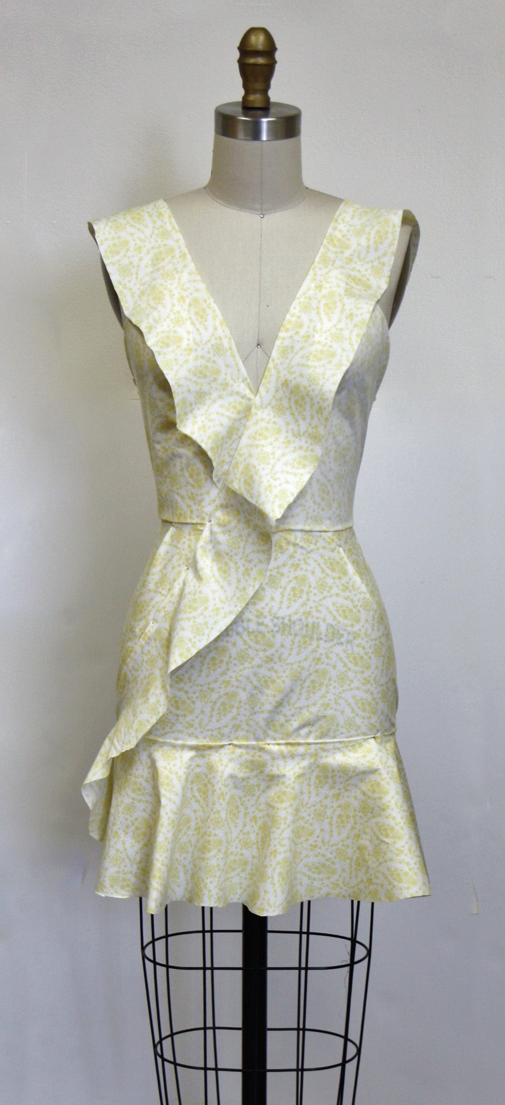 White/Pastel Yellow Stretch Cotton Poplin Detail