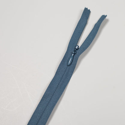 Invisible Zipper 24" by YKK - 575 China Blue Detail