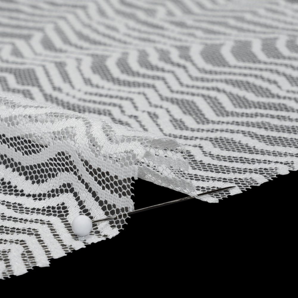 Nylon Raschel Mesh Lace - Ivory Erratic Zig Zags - Detail