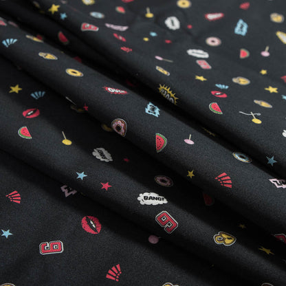 Satén de algodón elástico - Iconos pop negros - Estampado de caramelos y combate en negro - Colección exclusiva de cómics de Mood