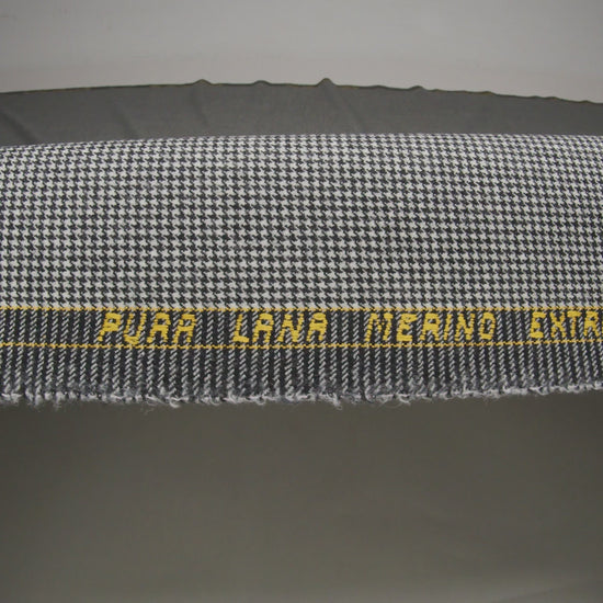 Brushed Virgin Merino Wool Twill - Black and White Little Houndstooth