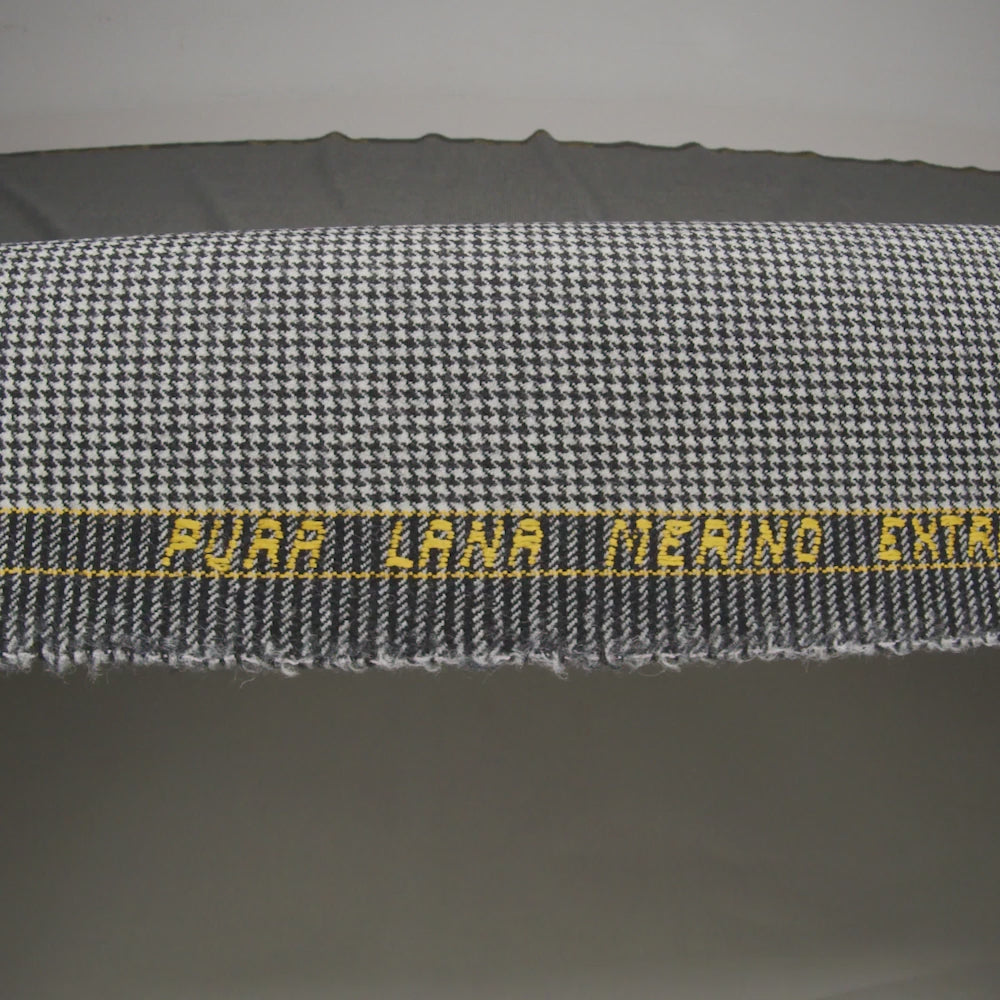Brushed Virgin Merino Wool Twill - Black and White Little Houndstooth