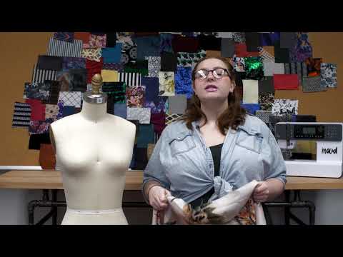 Satén de algodón elástico - Verde pálido y coral - Estampado Île des Orchidées - Colección exclusiva Jacques de Mood