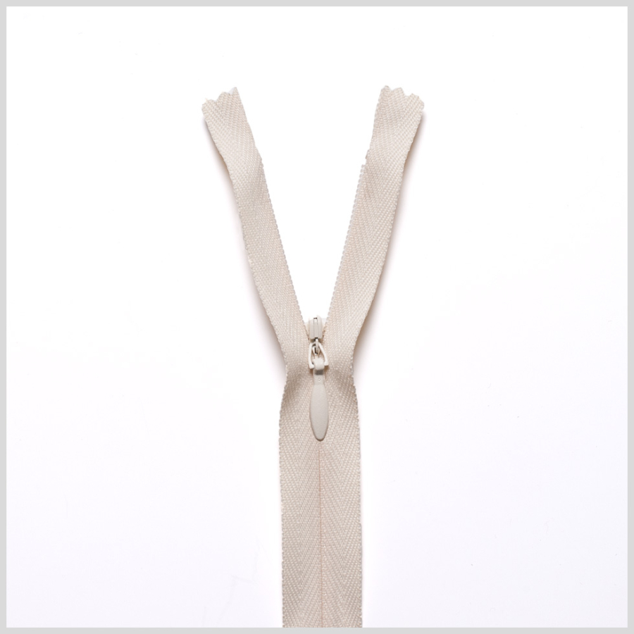 099 Off-White 24 Invisible Zipper | Mood Fabrics