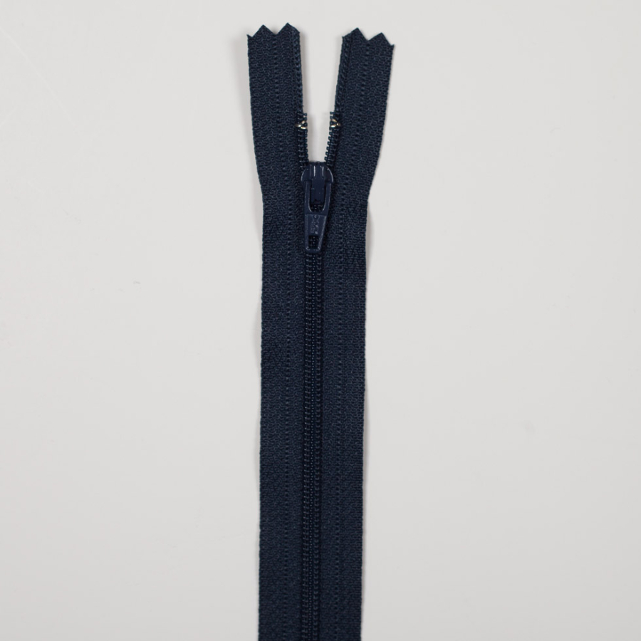 560 Deep Navy 24 Regular Zipper | Mood Fabrics